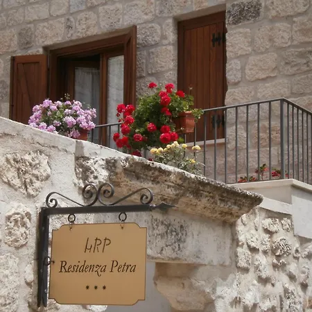 Residenza Petra فندق بيتراليا سوبرانا
